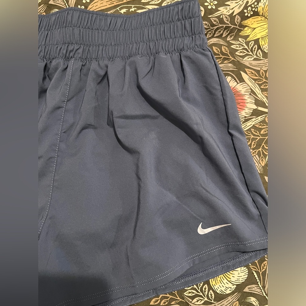 Women's Dri-FIT High-Waisted 8cm (approx.) 2-in-1 Shorts (brand new, never worn) - Picture 2 of 6